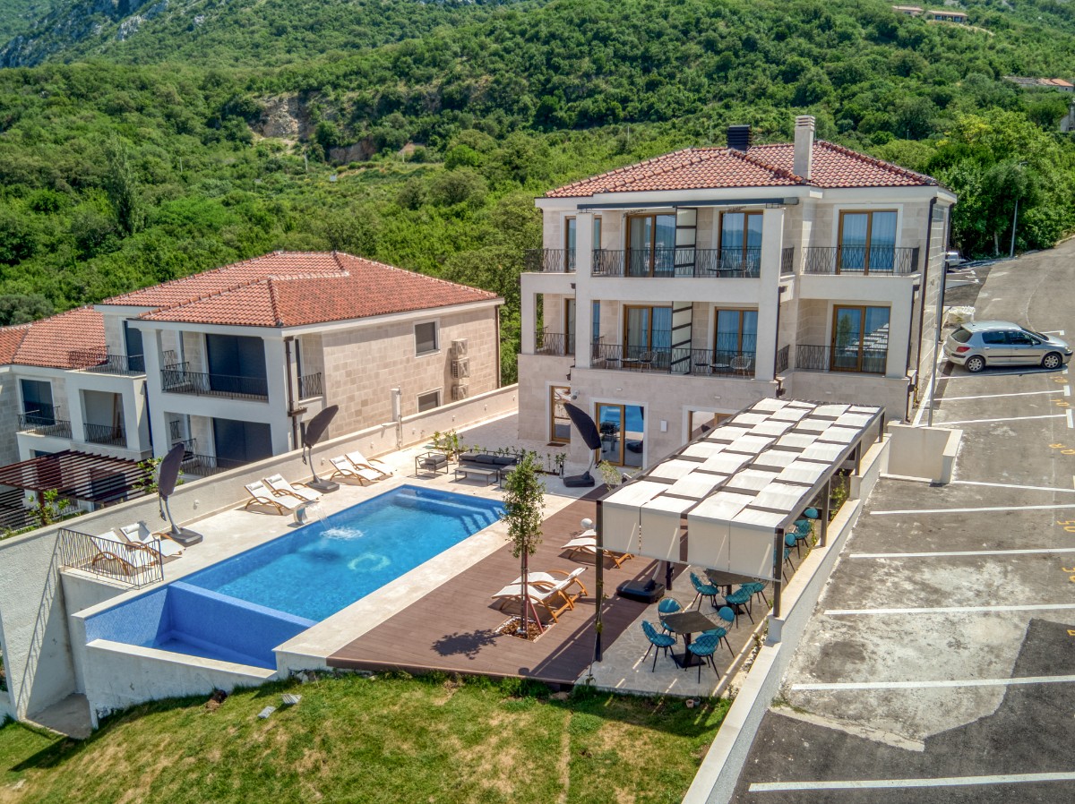 SVETI STEFAN, TUDOROVIĆI - luksuzna vila sa panoramskim pogledom na more.